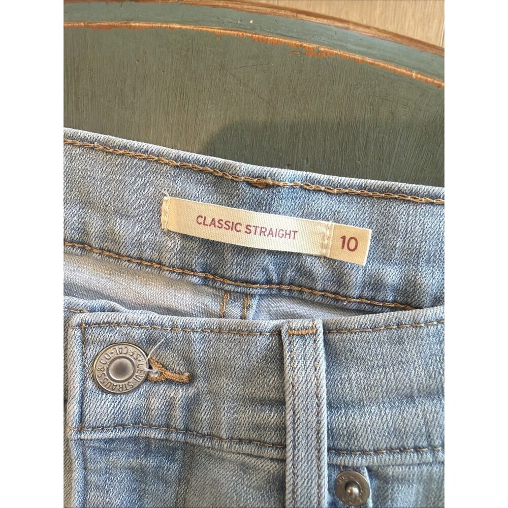 Levi’s Women’s Size 10 Classic Straight Light Wash Jeans W30 L30 - Picture 2 of 11